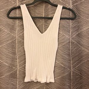 💙 3 for $15 or 5 for $25 white cropped tank top
